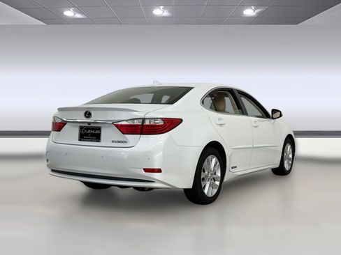 Used 2015 Lexus ES 300h w/ Navigation System Package FWD image 9