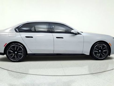 Used 2026 BMW 740i xDrive AWD/4WD image 10
