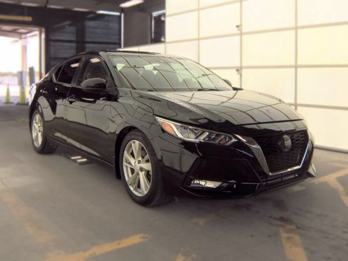 Used 2022 Nissan Sentra SV w/ SV Premium Package FWD image 2
