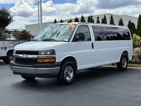 Used 2025 Chevrolet Express 3500 LT w/ LT Preferred Equipment Group RWD image 6