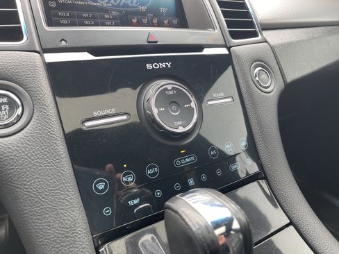 Used 2013 Ford Taurus SHO image 22