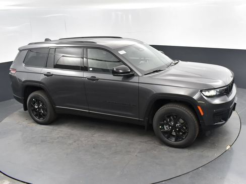 Used 2025 Jeep Grand Cherokee L Altitude AWD/4WD image 40