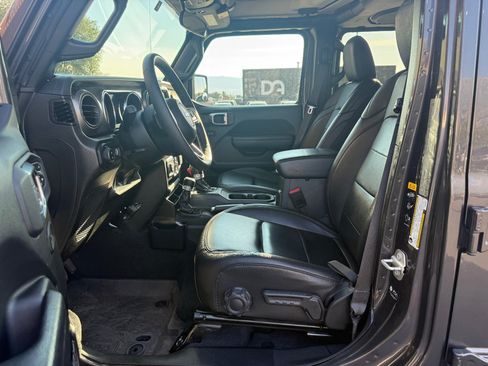Used 2023 Jeep Gladiator Sport AWD/4WD image 8