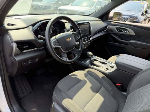 Certified 2023 Chevrolet Traverse LT FWD image 9