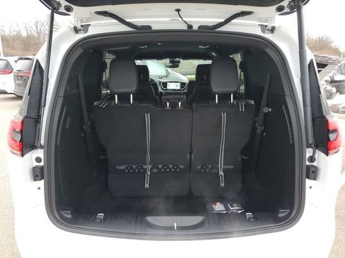 New 2026 Chrysler Pacifica Select image 4