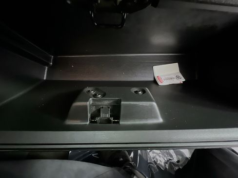 Used 2016 RAM 2500 Tradesman w/ Chrome Appearance Group image 33