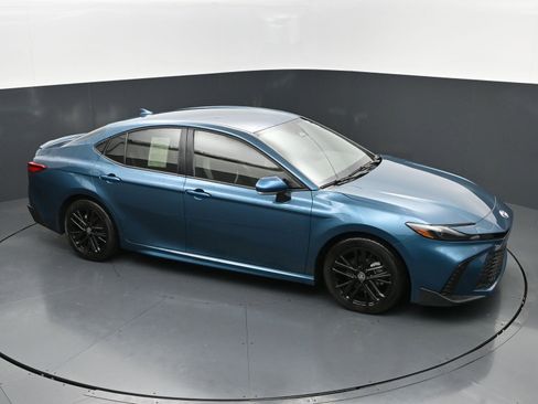 Used 2025 Toyota Camry SE FWD image 33