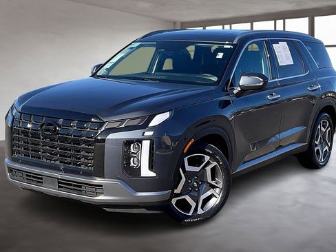 Used 2024 Hyundai Palisade SEL w/ Premium Package image 3