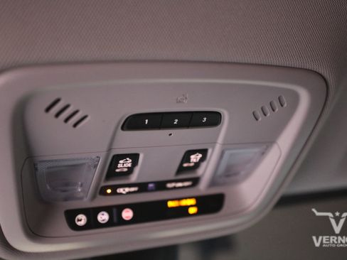 Used 2019 Chevrolet Traverse RS image 32