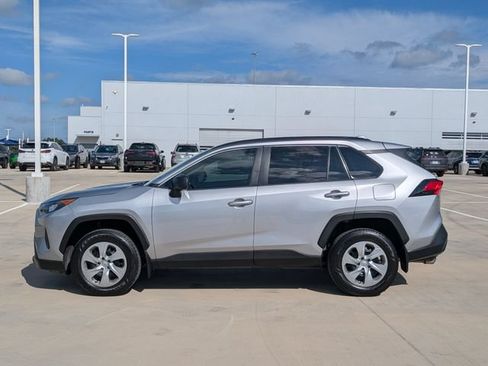 Used 2021 Toyota RAV4 LE FWD image 3