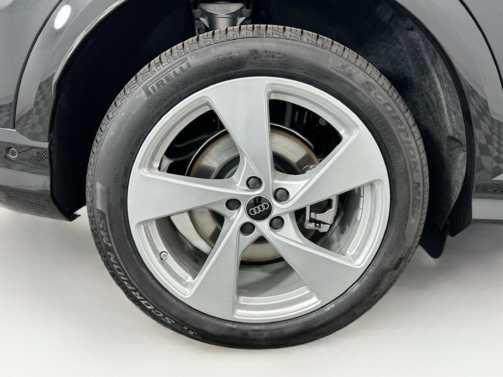 Used 2025 Audi Q5 Prestige AWD/4WD image 32
