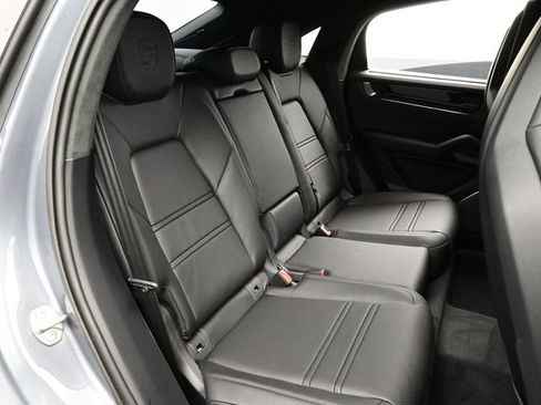 New 2026 Porsche Cayenne Turbo GT AWD/4WD image 17