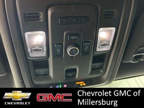 Used 2022 GMC Yukon XL SLT w/ SLT Premium Package image 27