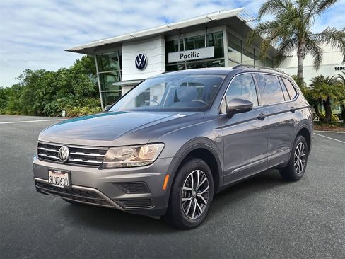 Used 2020 Volkswagen Tiguan SE image 1
