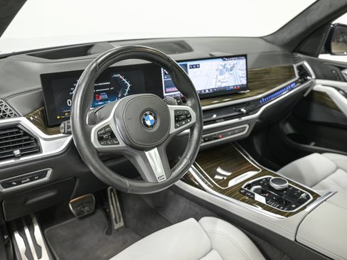 Used 2024 BMW X7 xDrive40i w/ M Sport Package AWD/4WD image 14