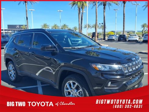 Used 2022 Jeep Compass Latitude image 1