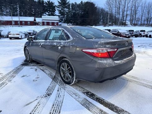Used 2017 Toyota Camry SE image 5
