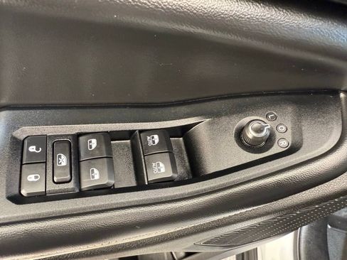 Used 2023 Jeep Grand Cherokee L Laredo image 27