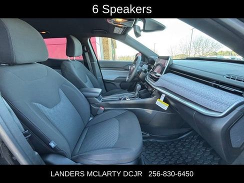 Used 2025 Jeep Compass Sport image 10