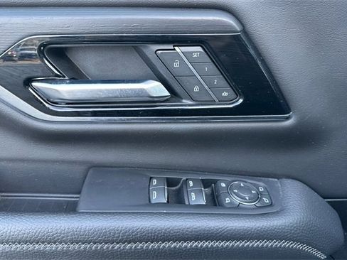 Used 2025 GMC Yukon XL Denali image 11