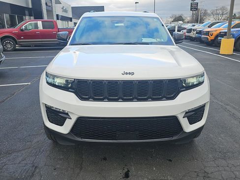Used 2023 Jeep Grand Cherokee Limited w/ Black Appearance Package AWD/4WD image 14