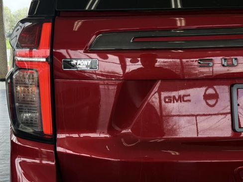 Used 2022 Chevrolet Suburban Z71 w/ Luxury Package AWD/4WD image 15