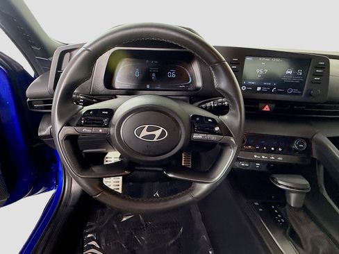 Used 2025 Hyundai Elantra Sport image 13