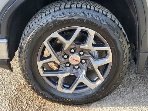 Certified 2026 GMC Sierra 1500 SLT image 31