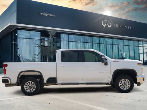 Used 2024 Chevrolet Silverado 2500 LT w/ Convenience Package AWD/4WD image 4