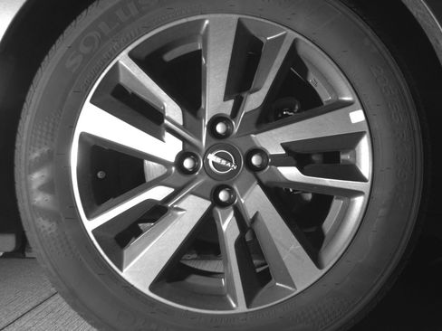 Used 2025 Nissan Versa SV FWD image 13