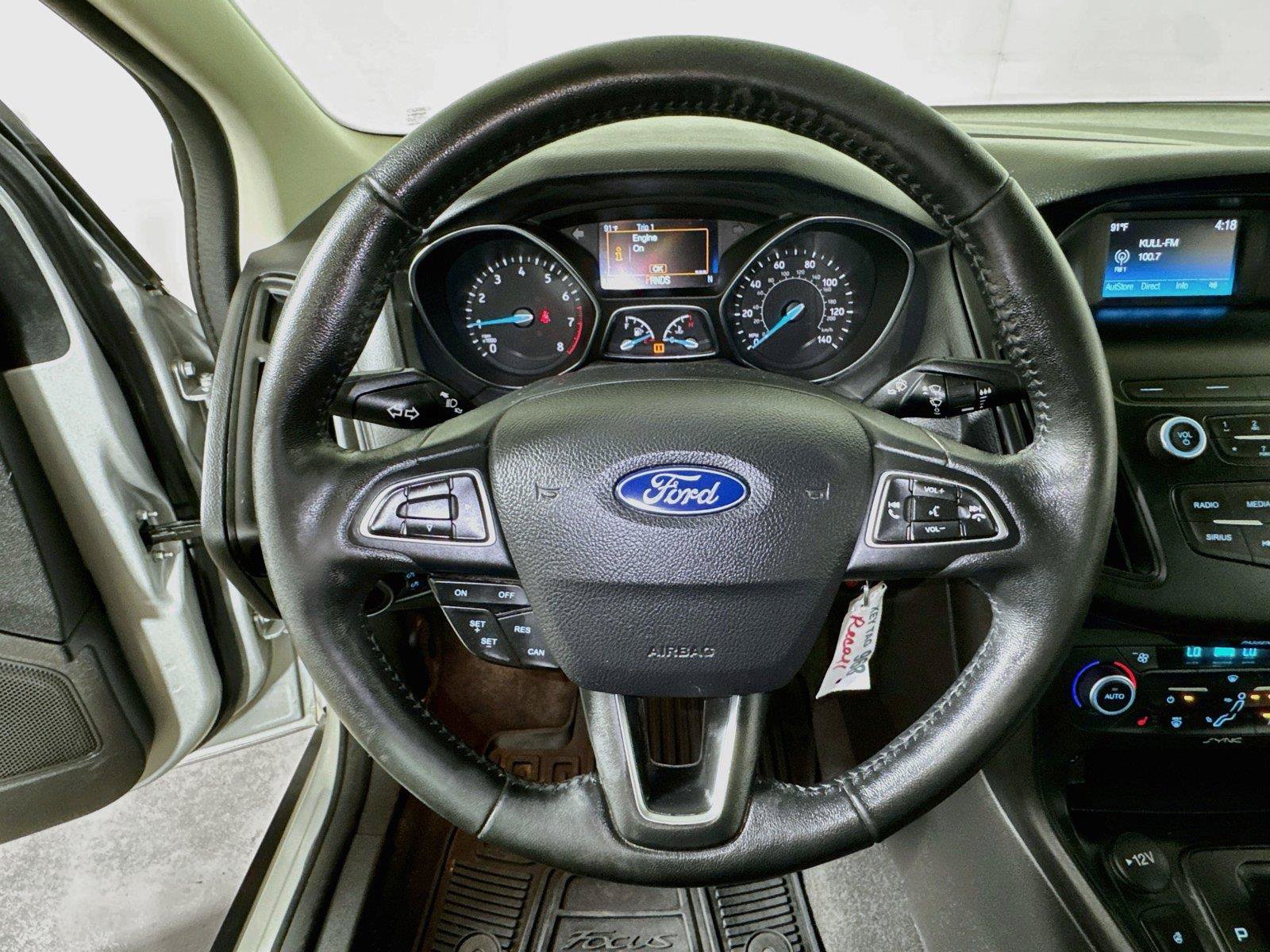 Used 2018 Ford Focus SE w/ SE Appearance Package FWD image 9