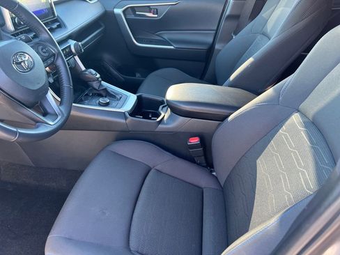 Used 2024 Toyota RAV4 SE image 9