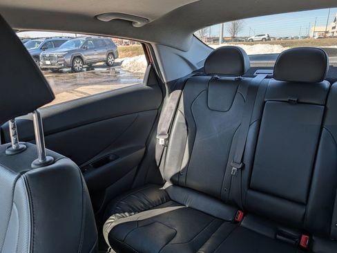 Used 2022 Hyundai Elantra Limited FWD image 12