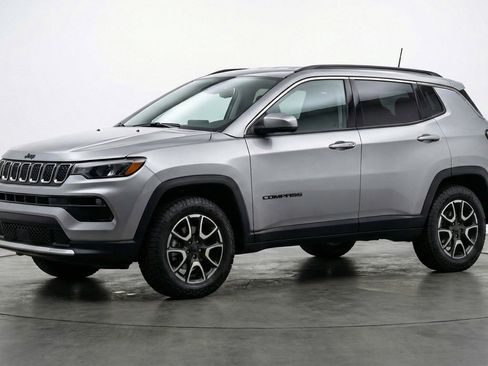 Used 2025 Jeep Compass Trailhawk AWD/4WD image 3