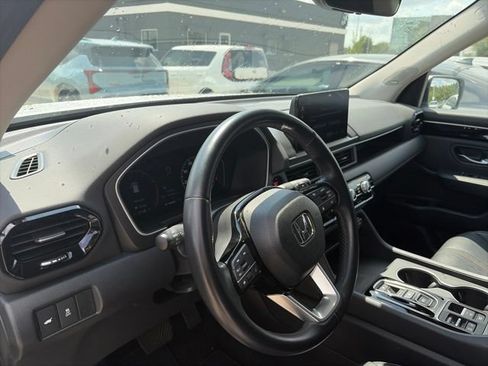 Used 2025 Honda Pilot Touring image 9