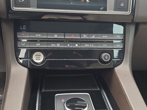 Used 2017 Jaguar F-PACE Prestige AWD/4WD image 21
