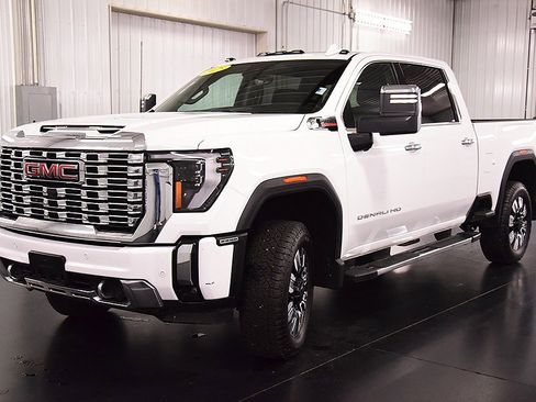 Used 2025 GMC Sierra 2500 Denali w/ Denali Reserve Package image 3