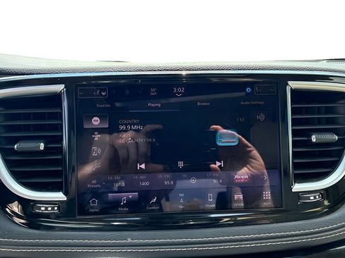 Used 2021 Chrysler Pacifica Limited w/ Premium & Safety Sphere Group AWD/4WD image 20