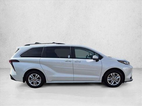 Certified 2026 Toyota Sienna XLE AWD/4WD image 4