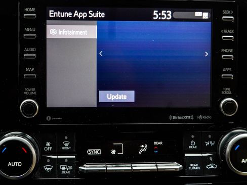Used 2021 Toyota Highlander XLE FWD image 27