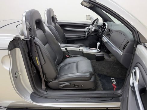 Used 2004 Chevrolet SSR w/ Preferred Equipment Group image 18