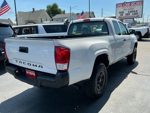 Used 2016 Toyota Tacoma SR RWD image 4