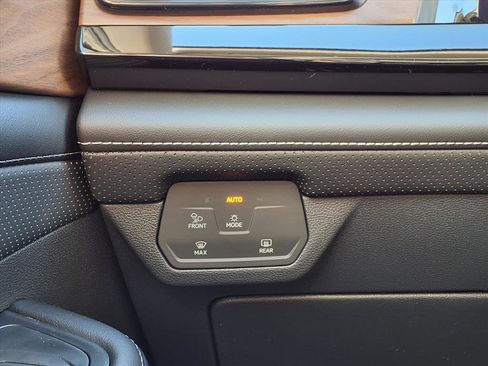 New 2026 Volkswagen Atlas SE image 25