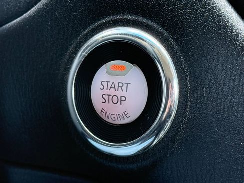 Used 2015 Nissan Pathfinder SV FWD image 26