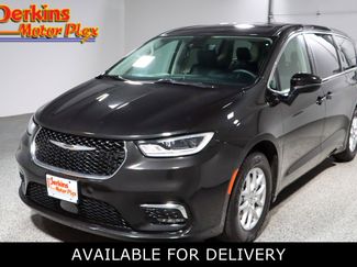 Used 2023 Chrysler Pacifica Touring-L video 1