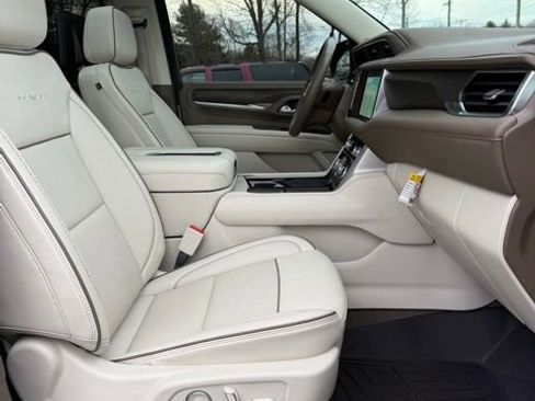 Used 2024 GMC Yukon XL Denali w/ Advanced Technology Package image 23