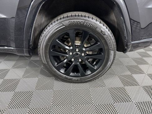 Used 2019 Jeep Grand Cherokee Altitude image 36