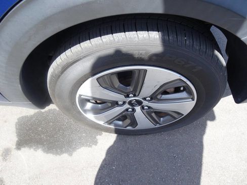 Used 2017 Kia Niro LX image 10