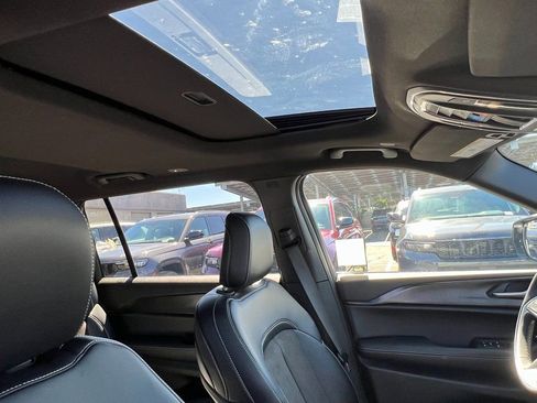 New 2025 Jeep Grand Cherokee L Altitude image 15