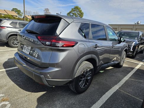 Used 2024 Nissan Rogue S image 8